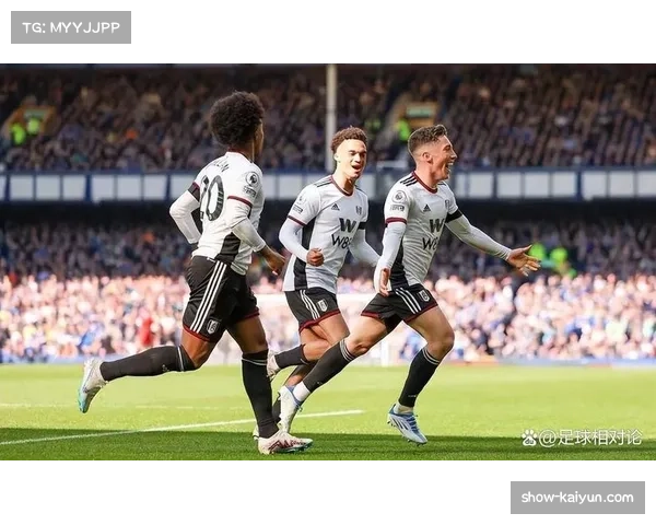 英超边后卫插上反击兴起 战术板呈现复古风潮